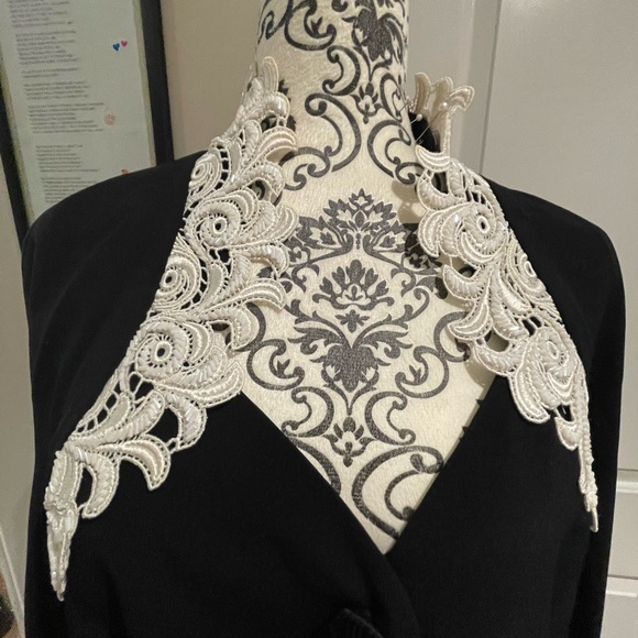 Beautiful formal top with white sequined appliqués - Picture 2 of 6